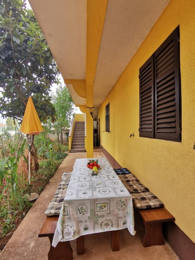 Apartment Dalmatini Tar-Vabriga Esterno foto