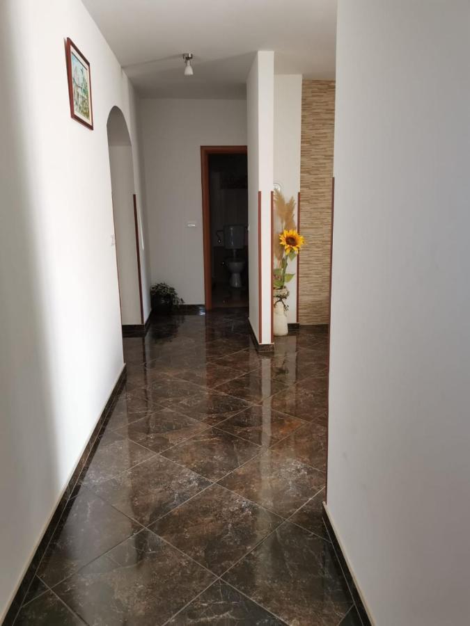 Apartment Dalmatini Tar-Vabriga Esterno foto
